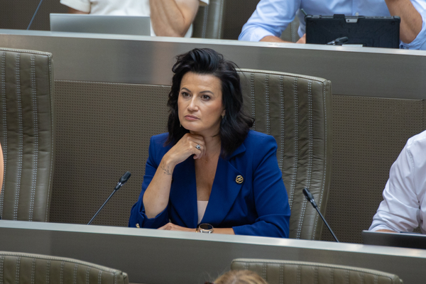 Anders. vraagt onmiddellijke vrijgave lijsten geschrapte subsidies