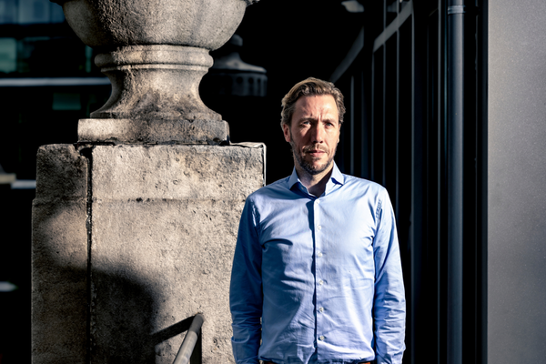 Vlaamse regering veroorzaakt zelf de put en laat middenklasse die vullen